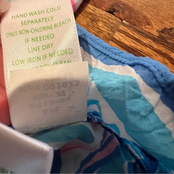 Lilly Pulitzer Off Shoulder Blouse Size L | Blue Pink Print | 100% Rayon - Picture 5 of 5